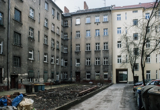 2000-11 Friedrichshain Hinterhof 3