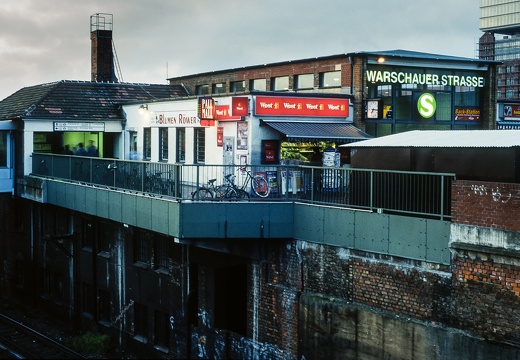 2002-10 Warschauer Straße Empfangsgebäude